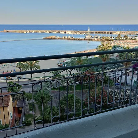 Dimora Dolce - Attico Sul Mare Appartement *