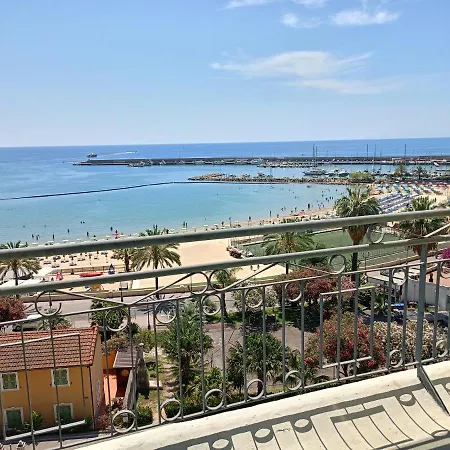 Dimora Dolce - Attico Sul Mare Appartamento *